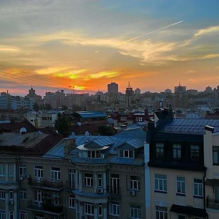 Mansard Apartment Antonovicha 4 Kiev Esterno foto