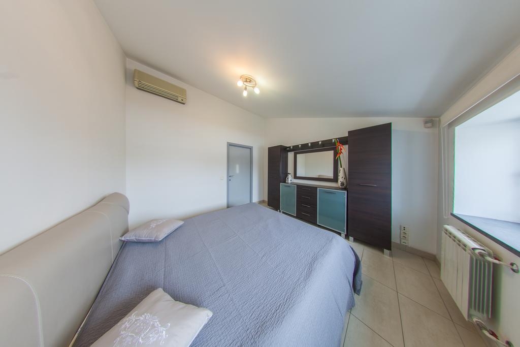 Mansard Apartment Antonovicha 4 Kiev Esterno foto