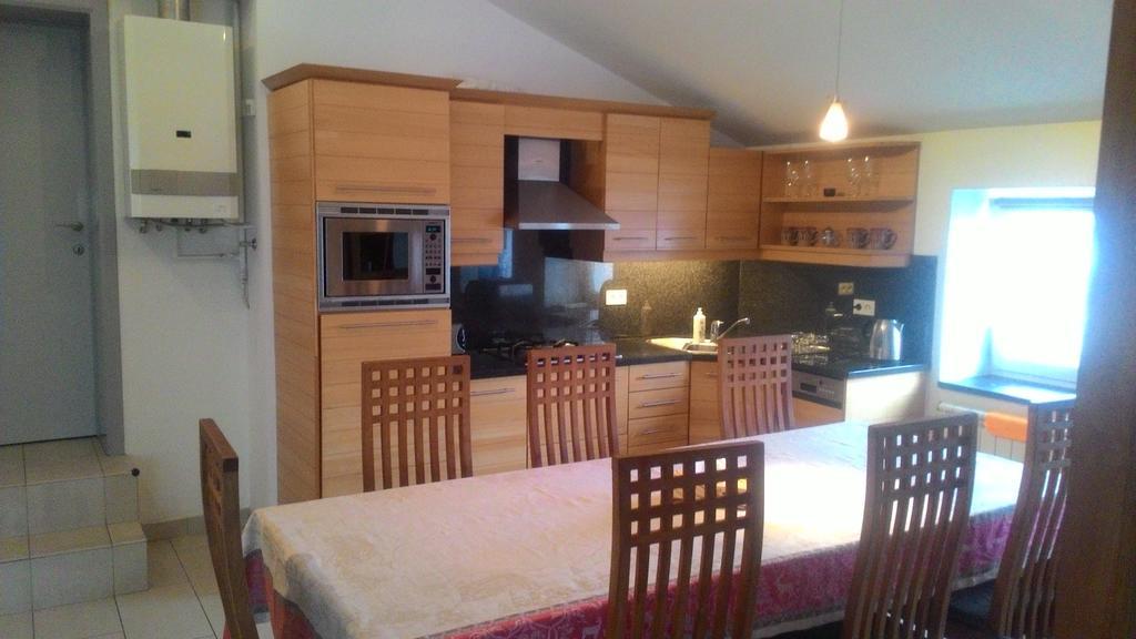 Mansard Apartment Antonovicha 4 Kiev Esterno foto