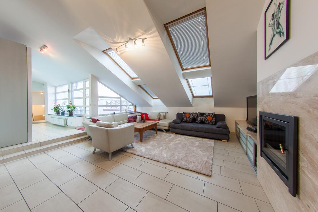 Mansard Apartment Antonovicha 4 Kiev Esterno foto