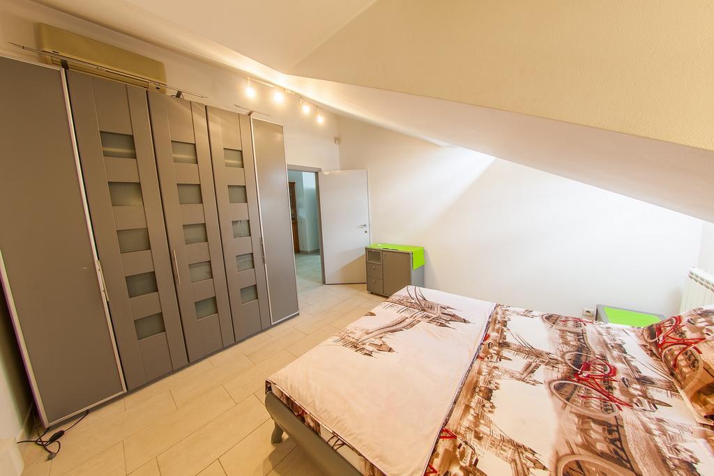 Mansard Apartment Antonovicha 4 Kiev Esterno foto